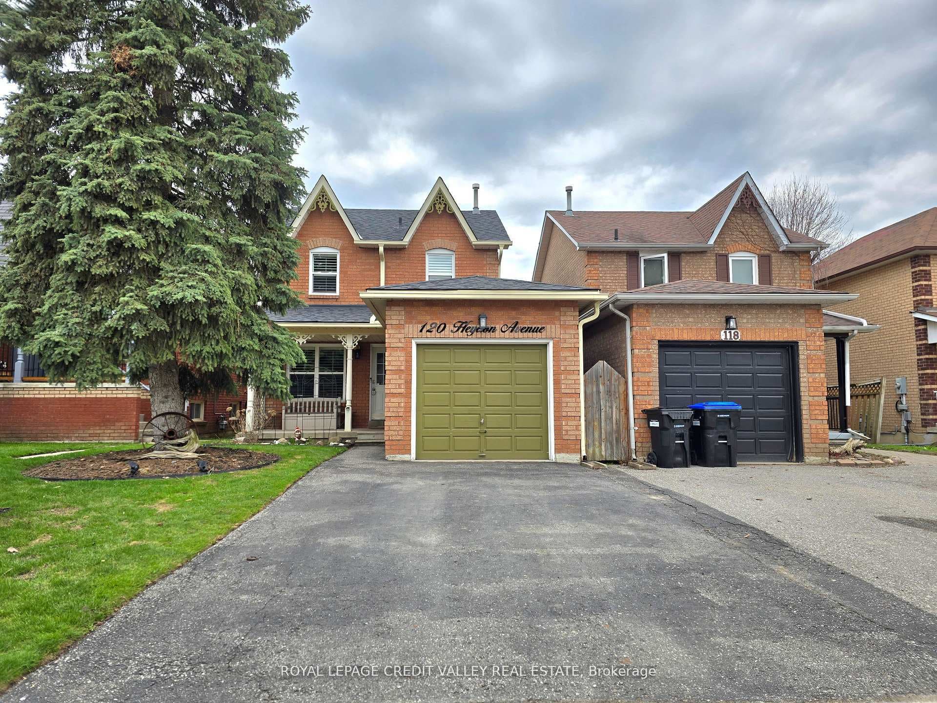 CONVENIENT DOUBLE DRIVEWAY