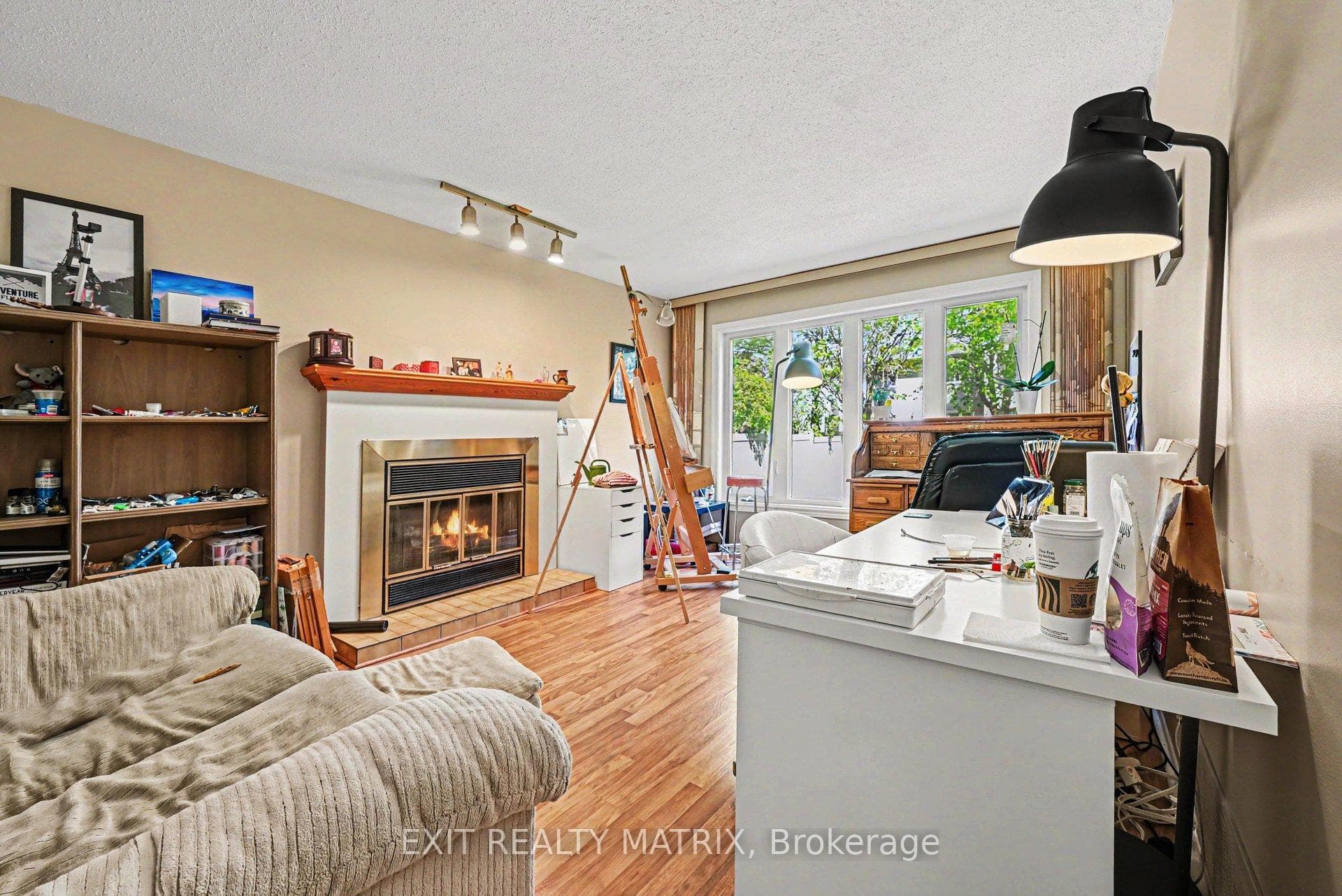 5968 Meadowglen Drive photo 14