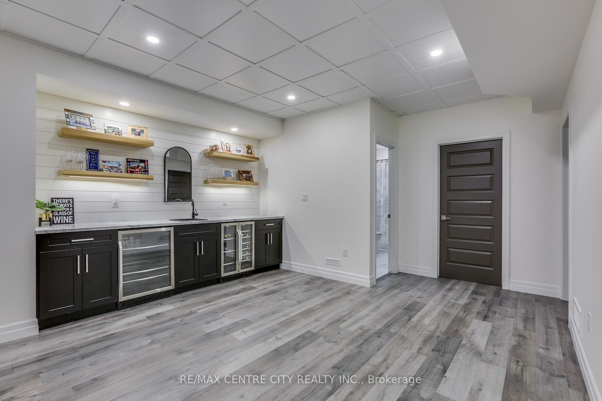 108 Stuart Avenue photo 32