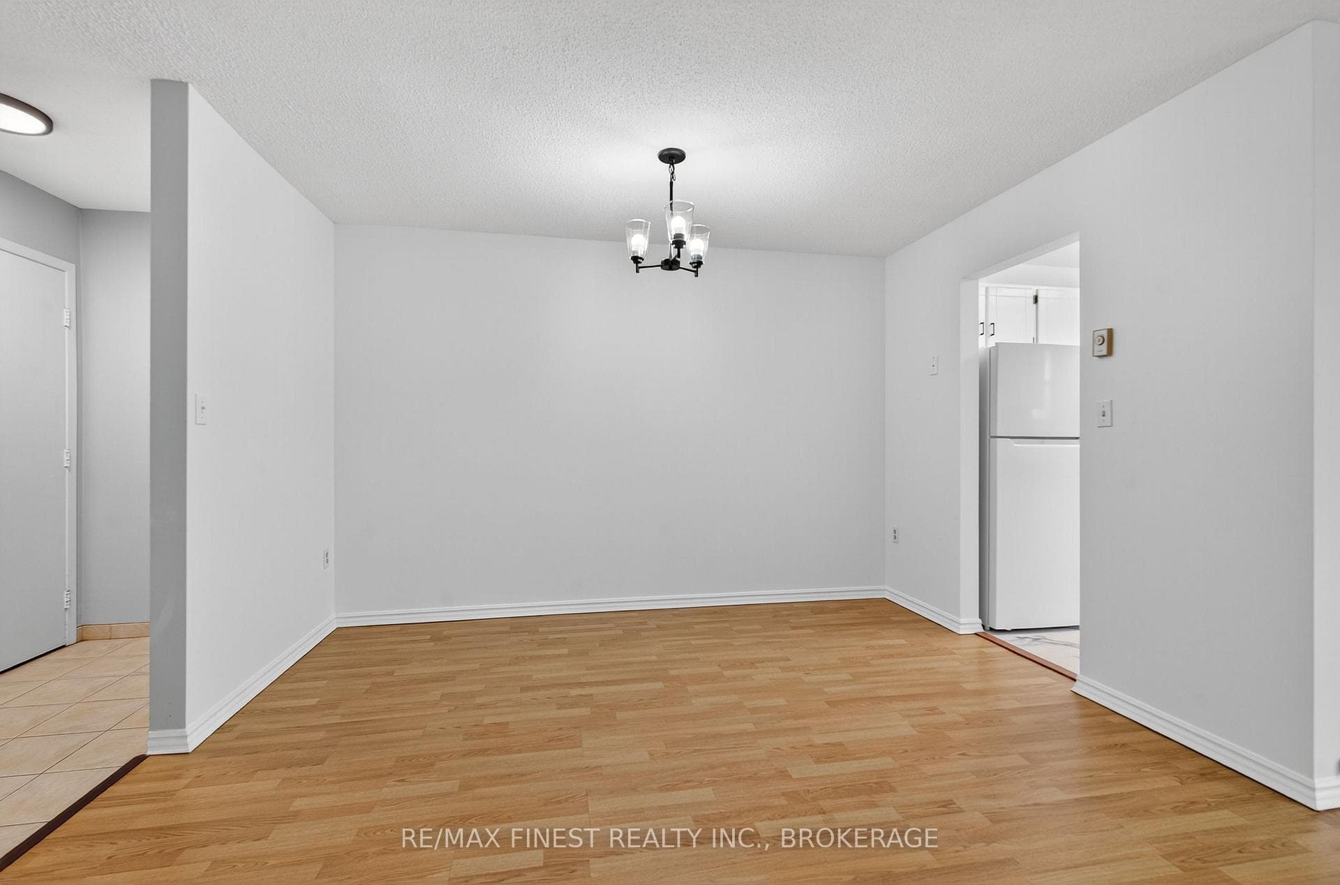 1010 Pembridge Crescent Unit 303 photo 15