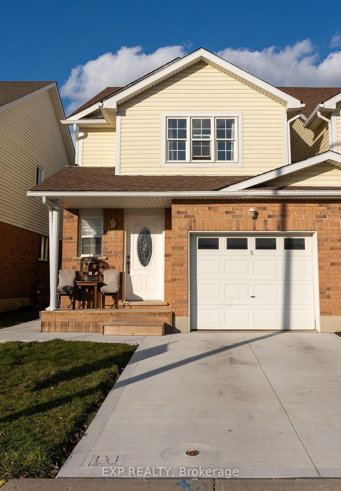 8 Mountain laurel Crescent photo 1