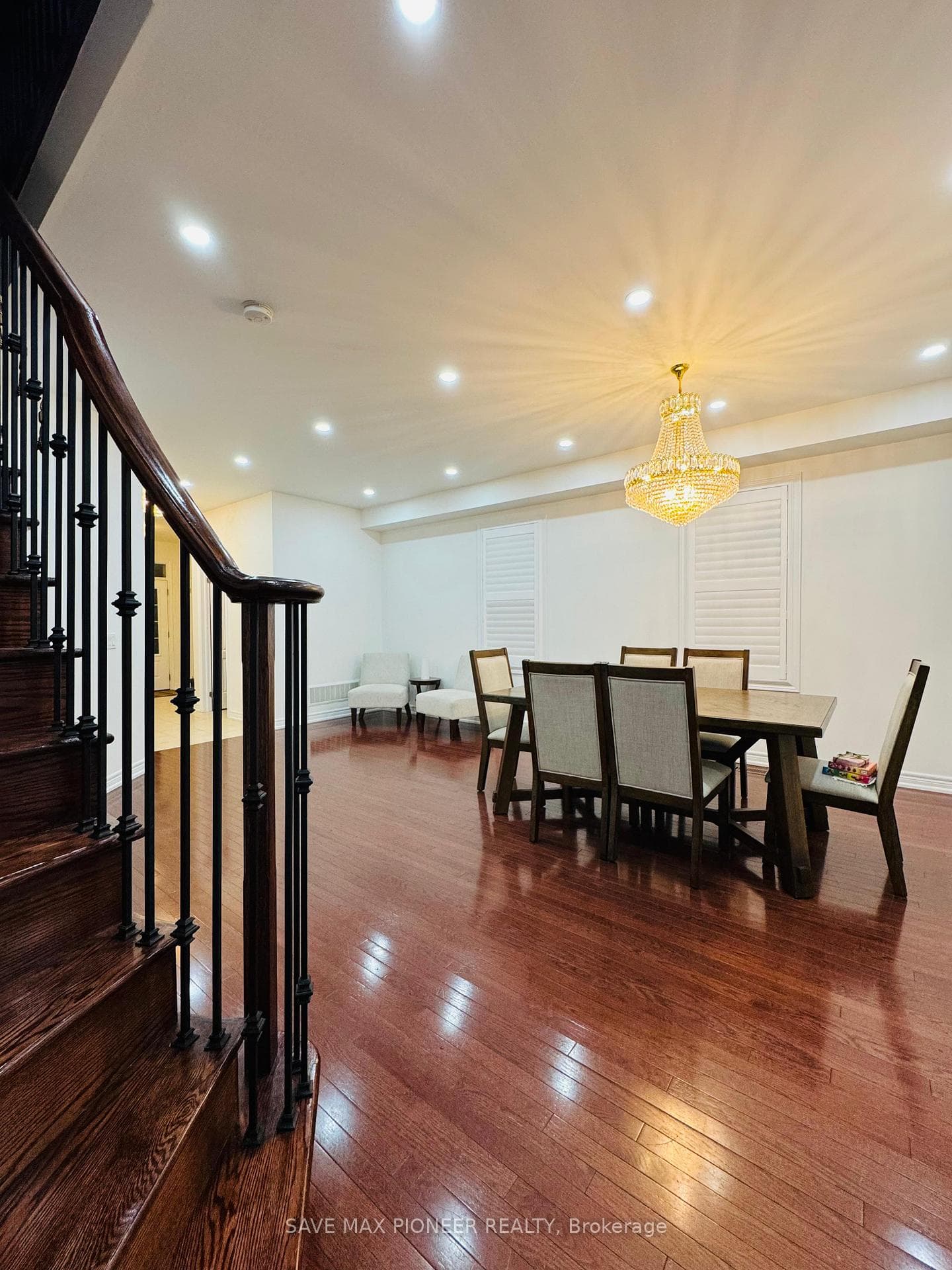 16 Mcechearn Crescent photo 3