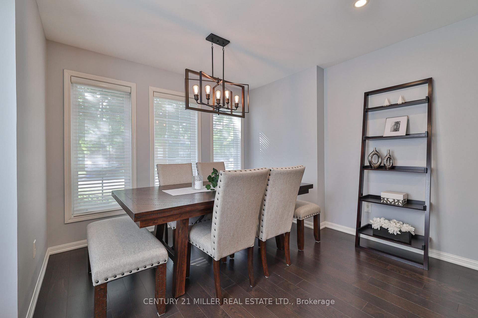 2432 Baintree Crescent photo 6