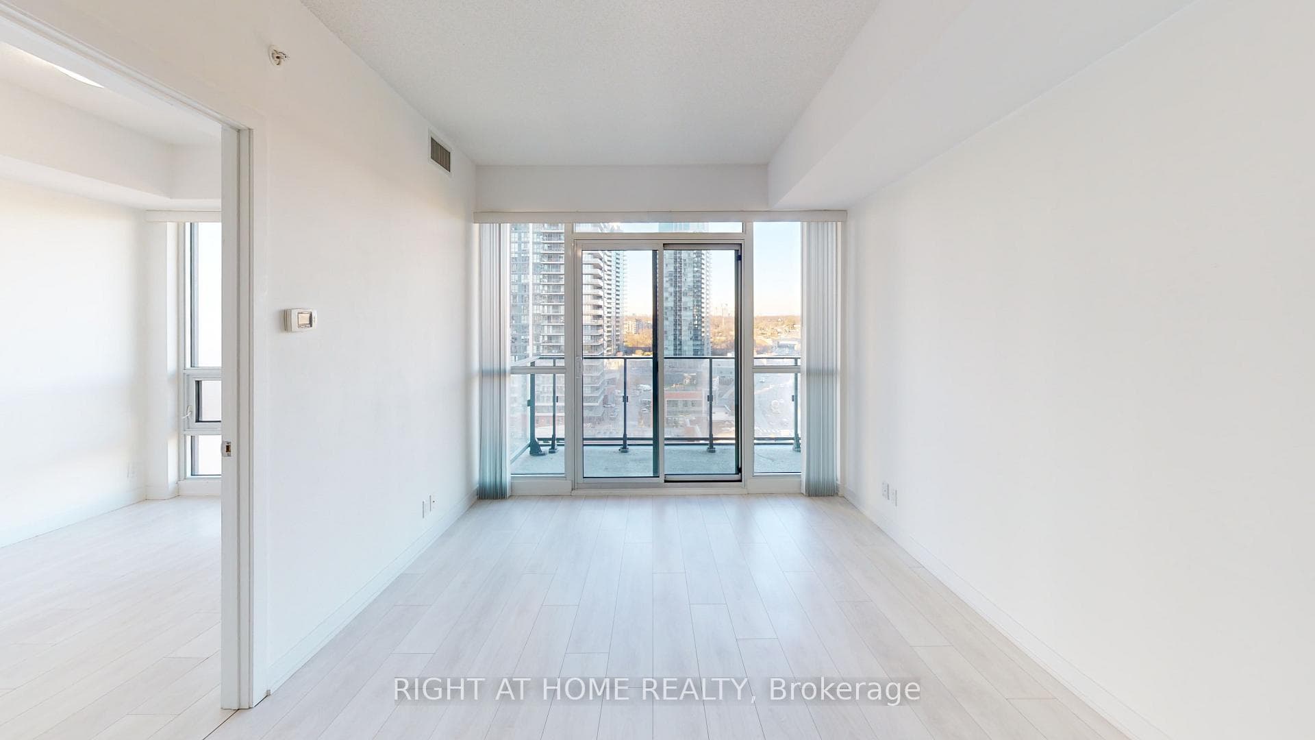 2200 Lake Shore Boulevard Unit 1505 photo 4