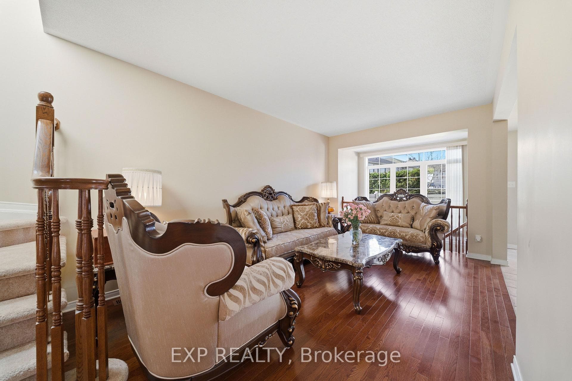 587 Pepperville Crescent photo 5