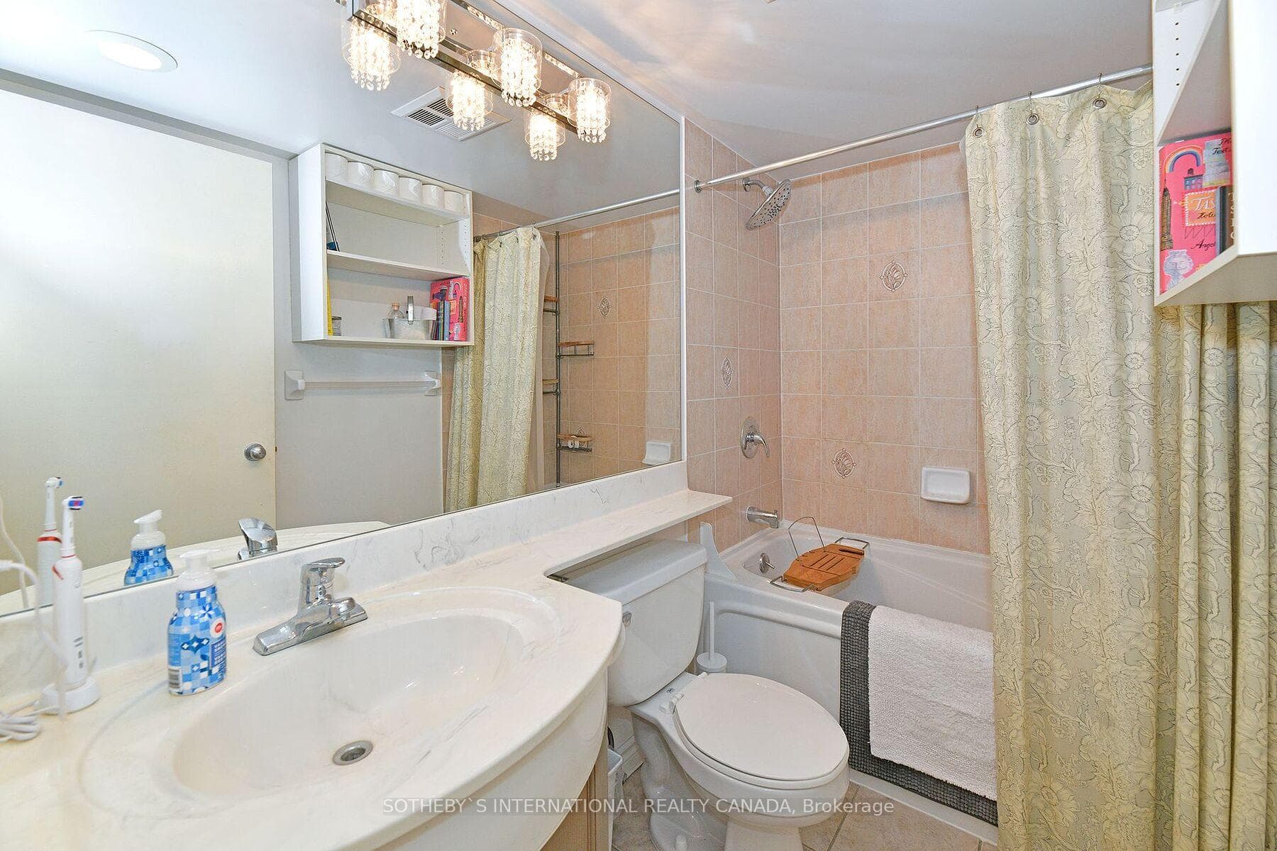600 Queens Quay Unit 203 photo 15