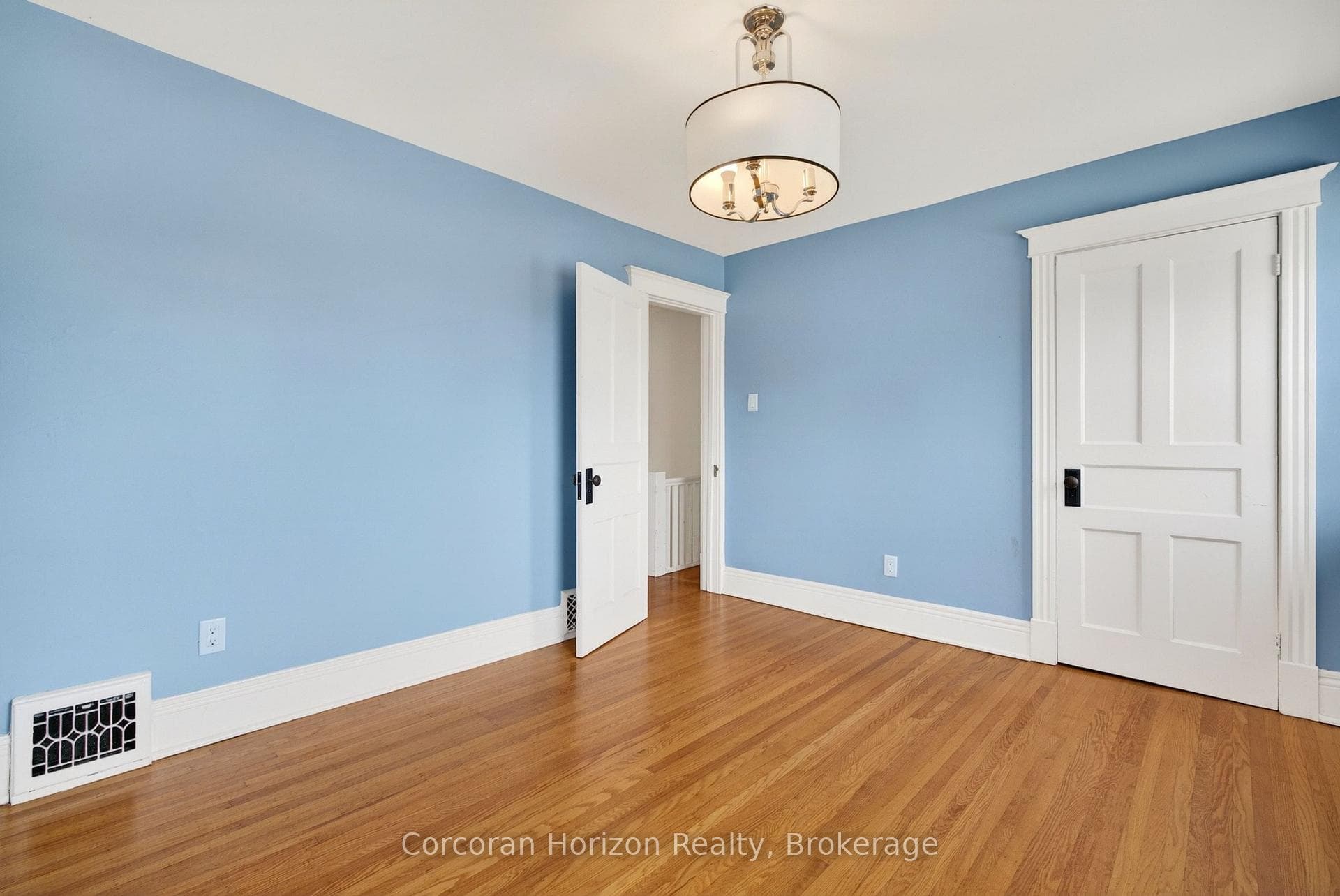 520 John Street photo 29