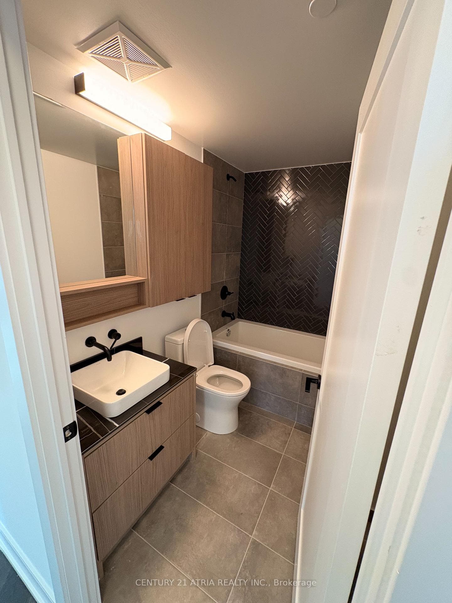 8888 Yonge Street Unit 1005 photo 16