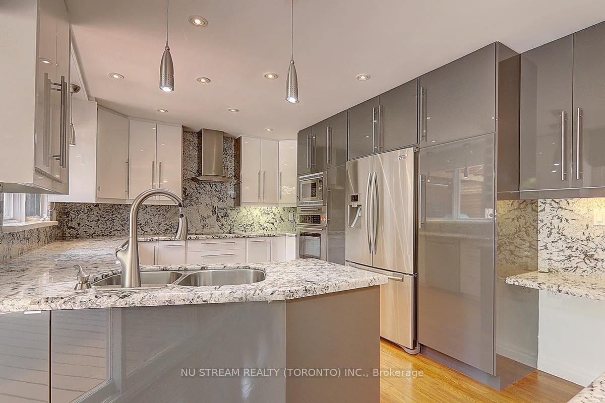 47 Hemingway Crescent photo 4