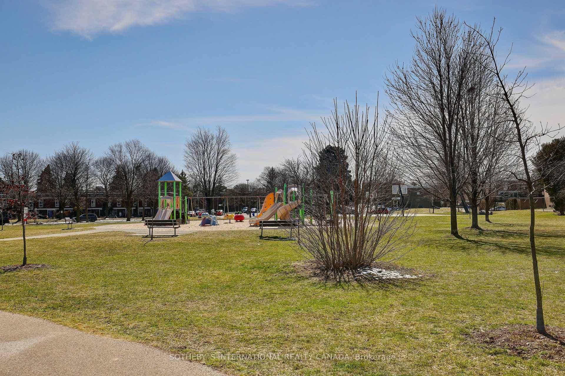 1350 Everall Road photo 26