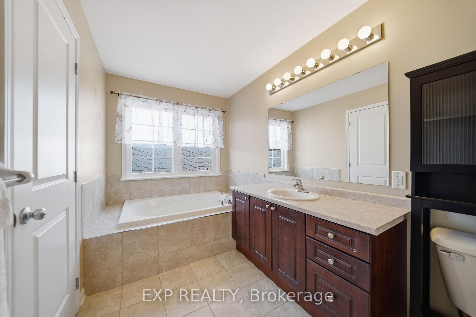 587 Pepperville Crescent photo 18