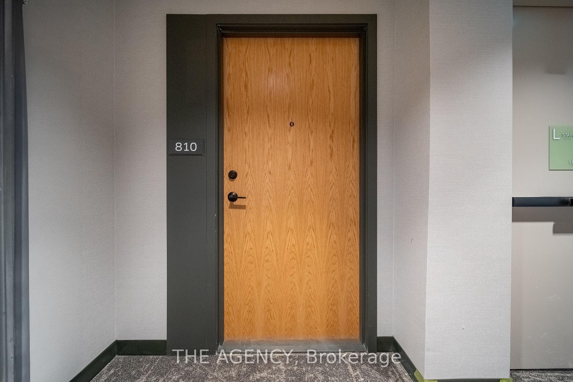 2495 Eglinton Avenue Unit 810 photo 3