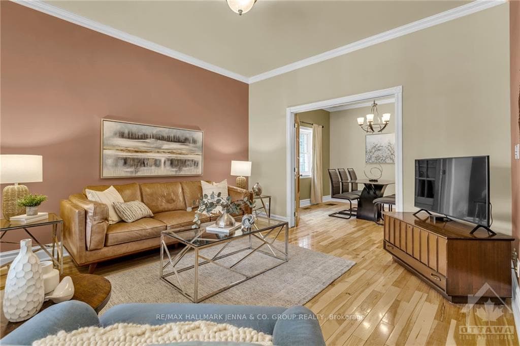 446 MCLEOD Street photo 6