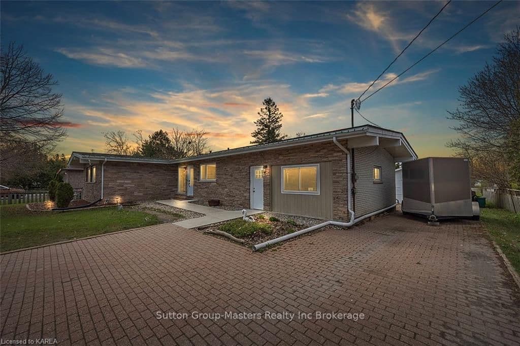 2353 MCIVOR Road photo 2