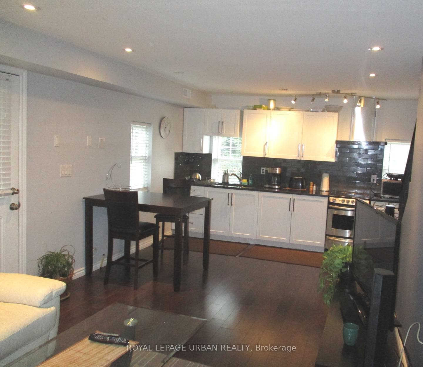 89 Squires Avenue Unit B photo 4