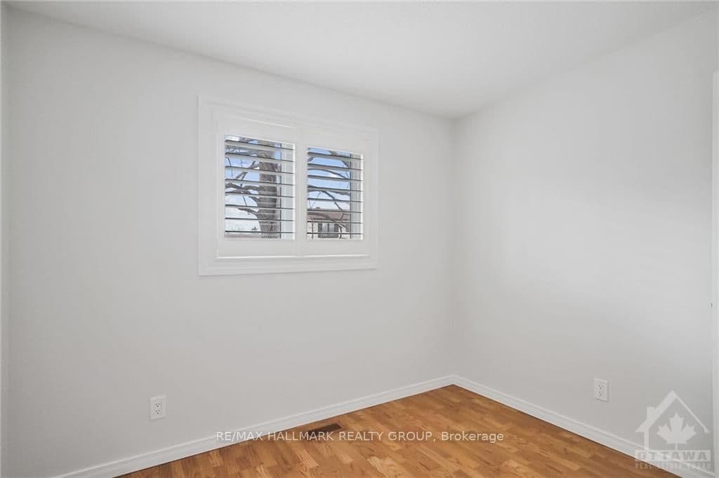 7 DOWDALL Crescent photo 16