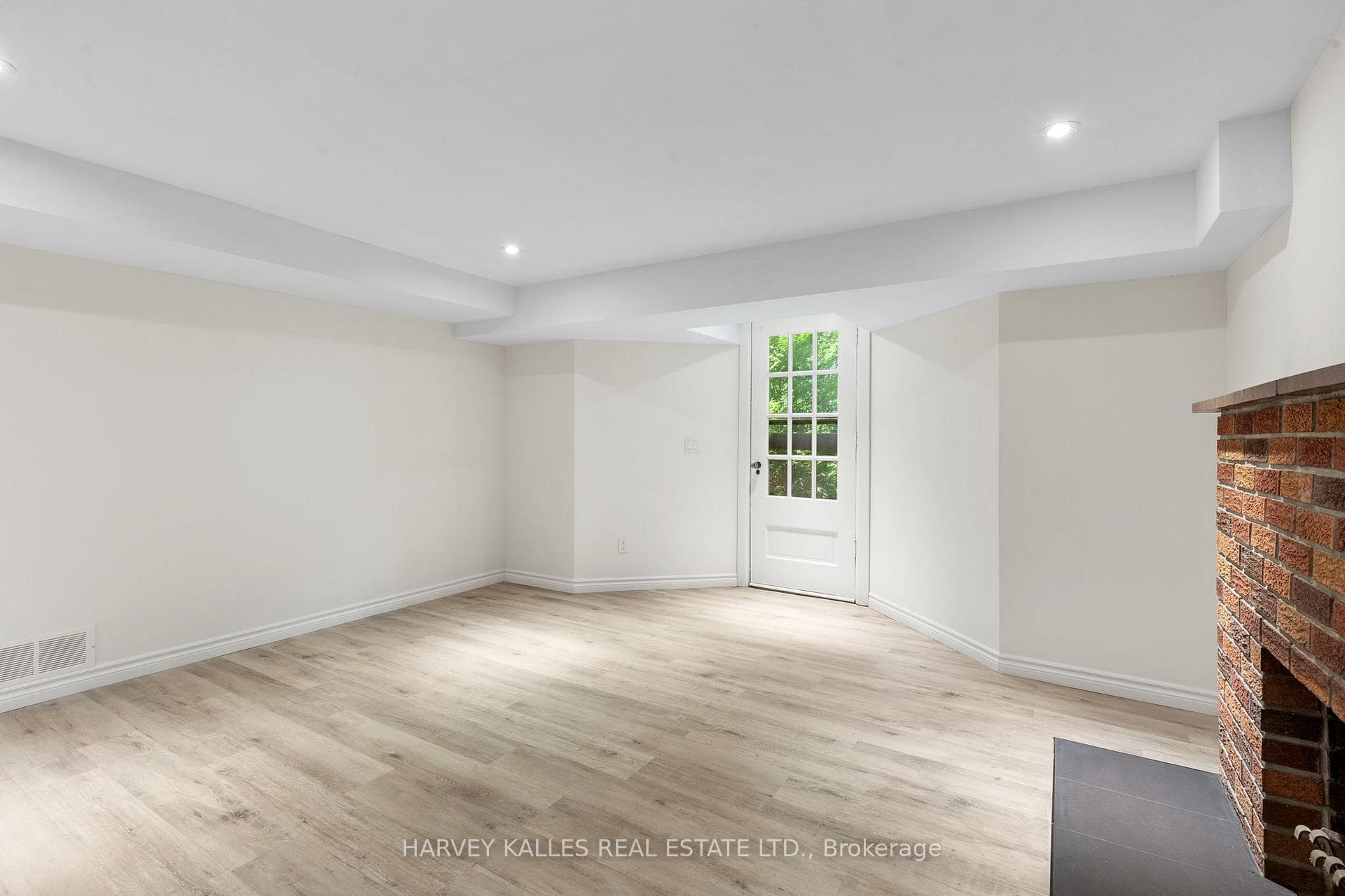 104 Donwoods Drive photo 38