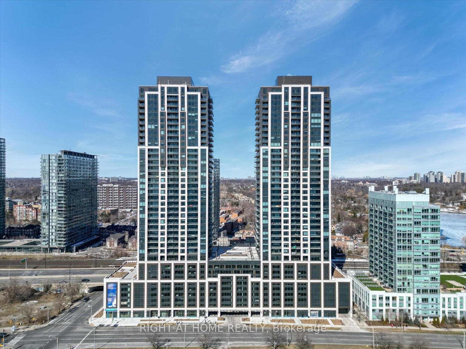 1928 Lakeshore Boulevard Unit 2011 photo 2