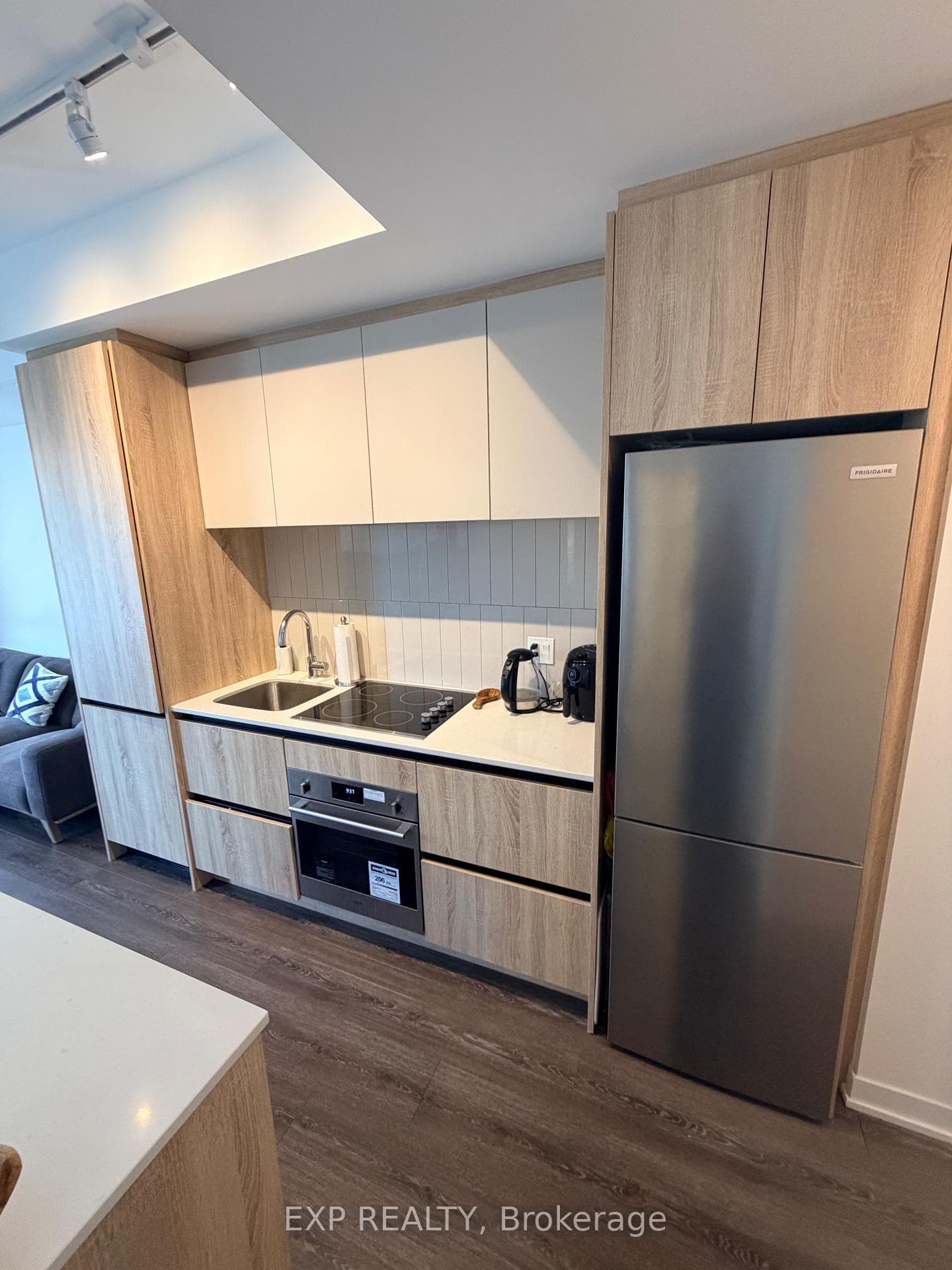 7950 Bathurst Avenue Unit 1612 photo 4