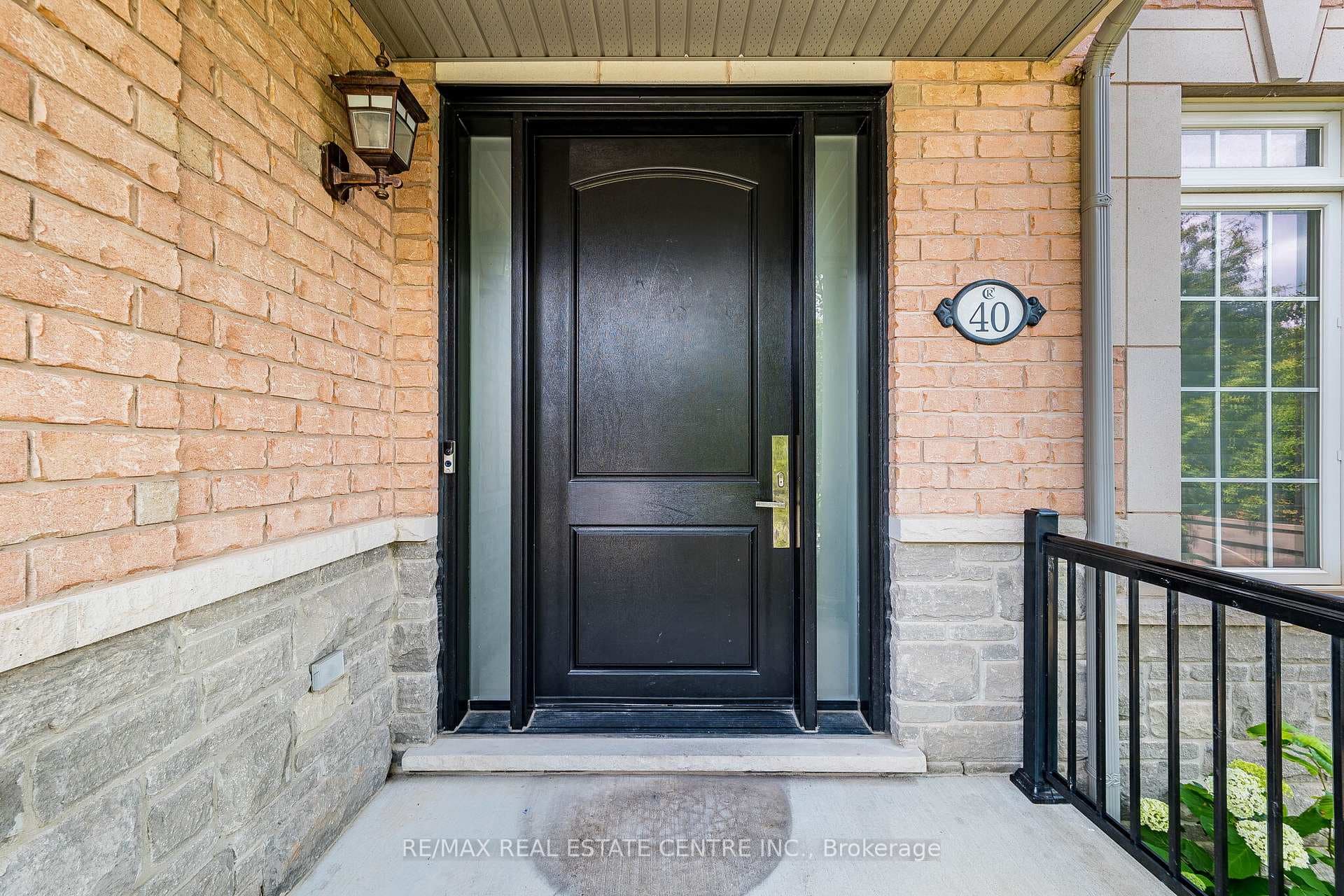 40 Cachet Court photo 3