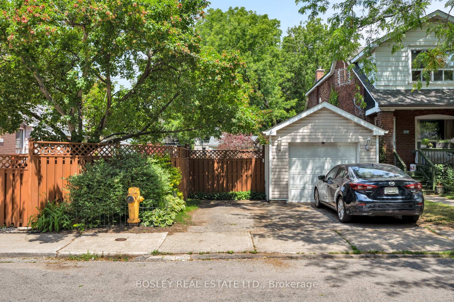 129 Linsmore Crescent photo 2