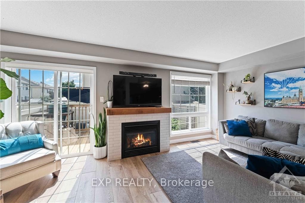 548 ASHBOURNE Crescent photo 10