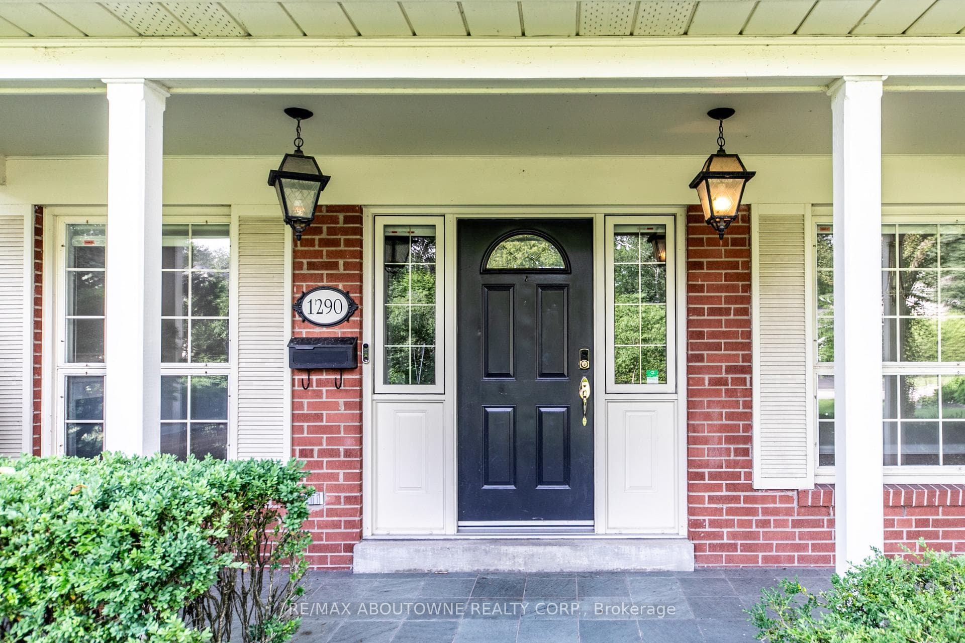 1290 Braeside Drive photo 3