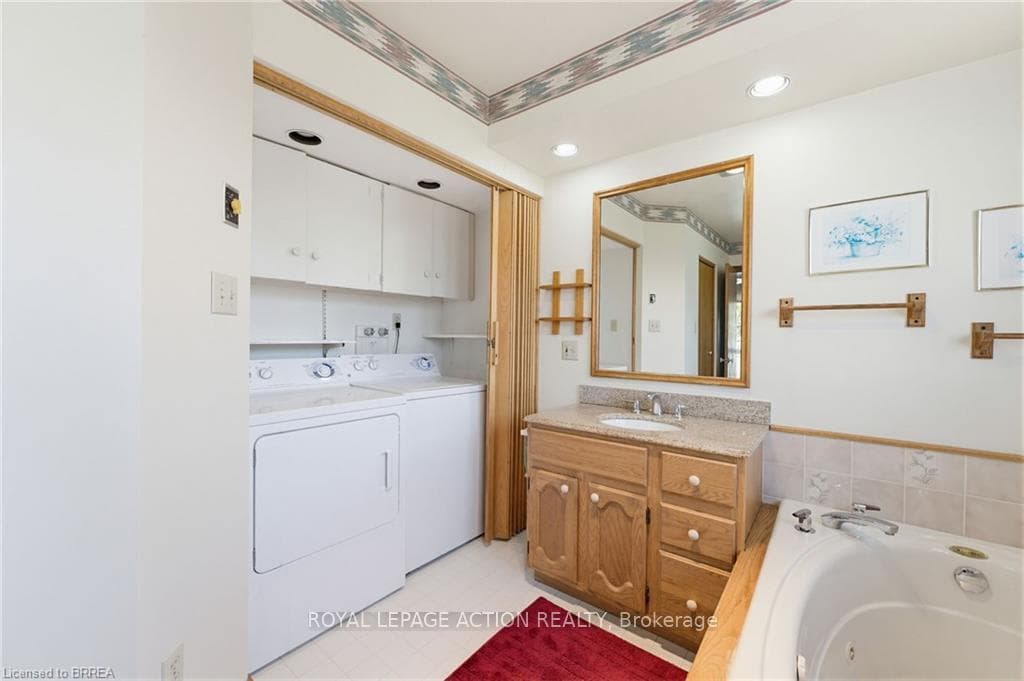 90 Henderson Avenue photo 27