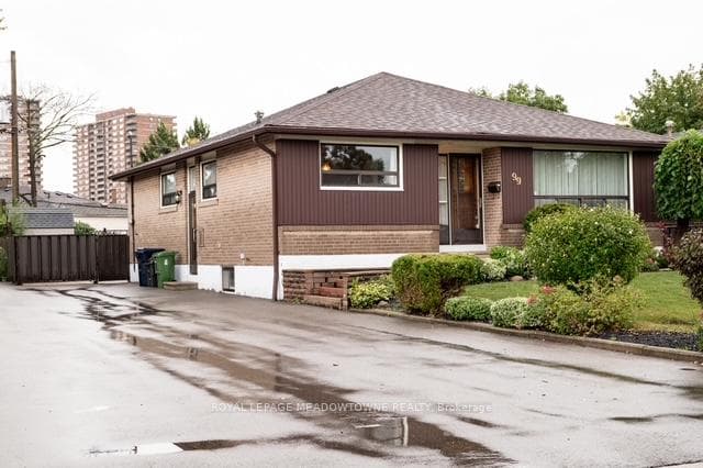 99 Silverstone Drive photo 1