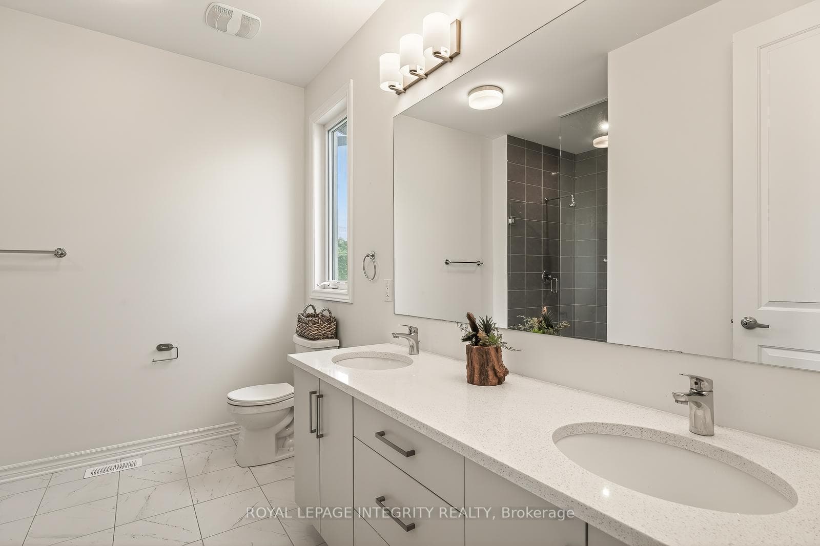 655 PERSIMMON Way photo 28