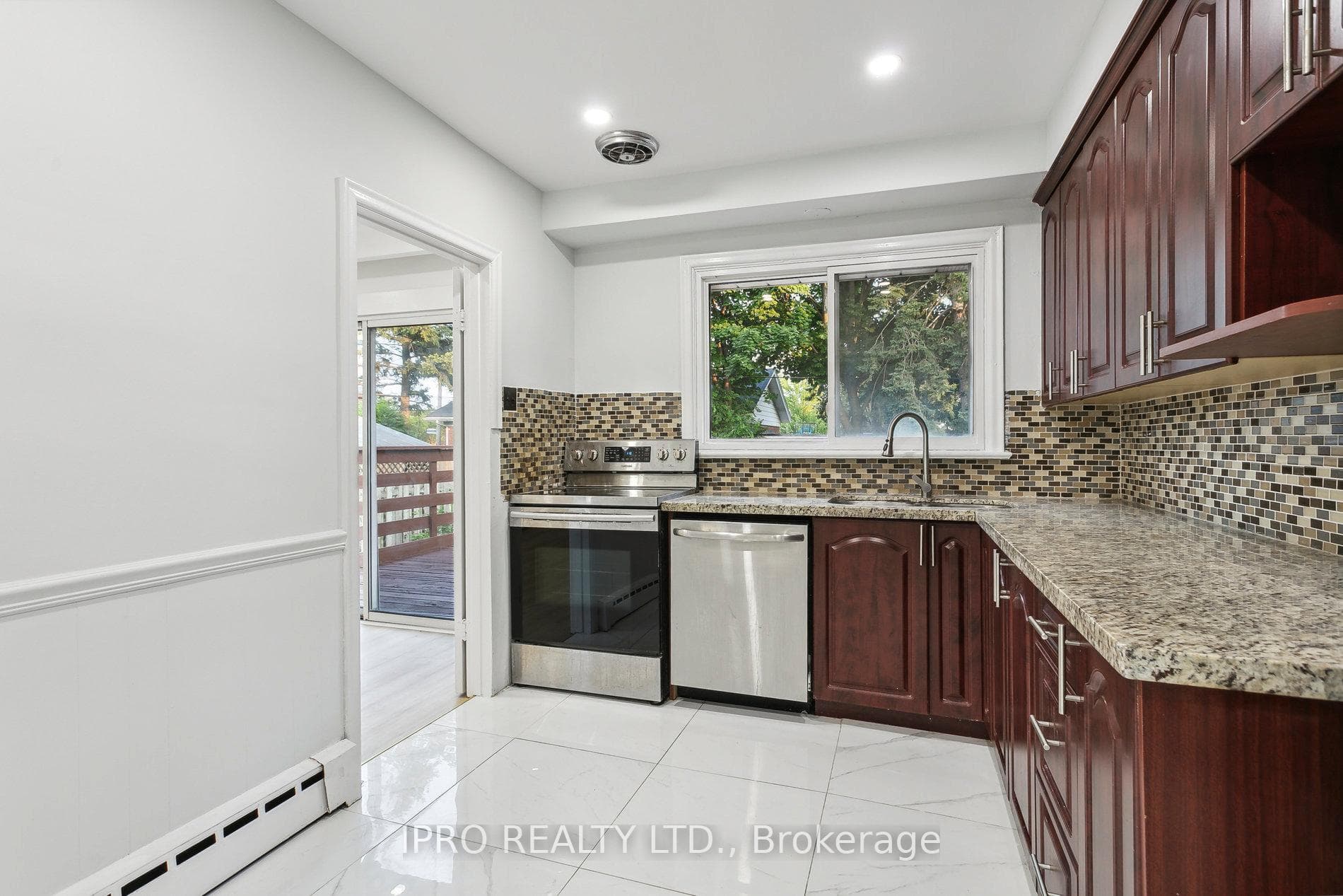 4209 Bloor Street photo 9