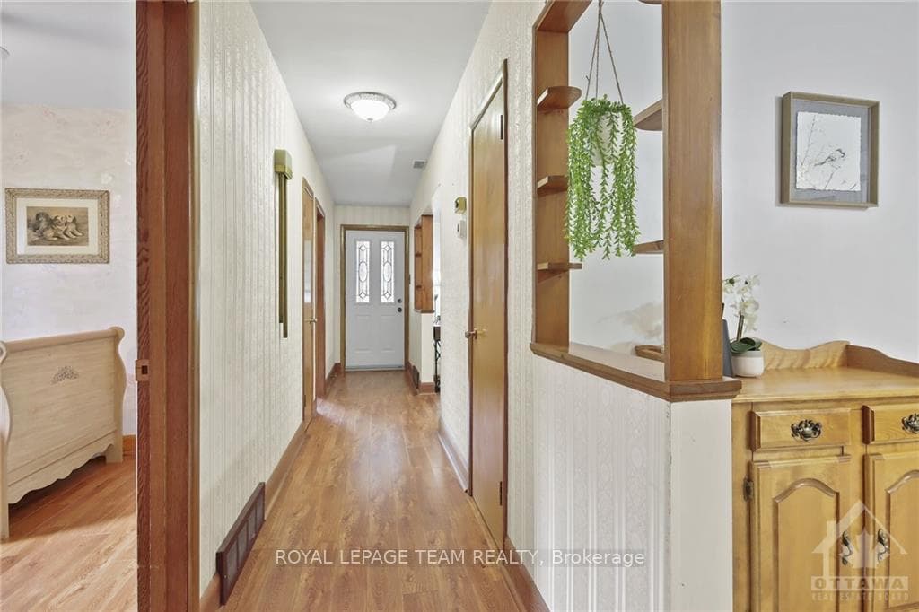 8 CRESCENT VIEW Drive photo 3