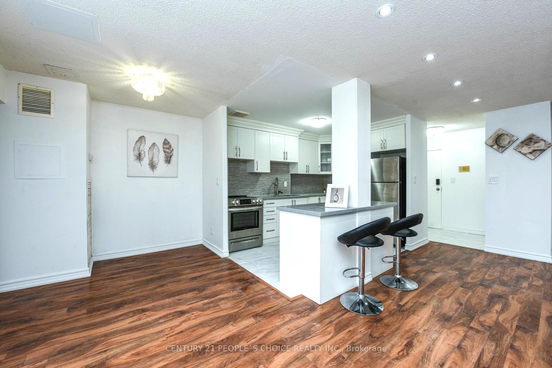 3025 The Credit Woodlands N/A Unit 409 photo 10