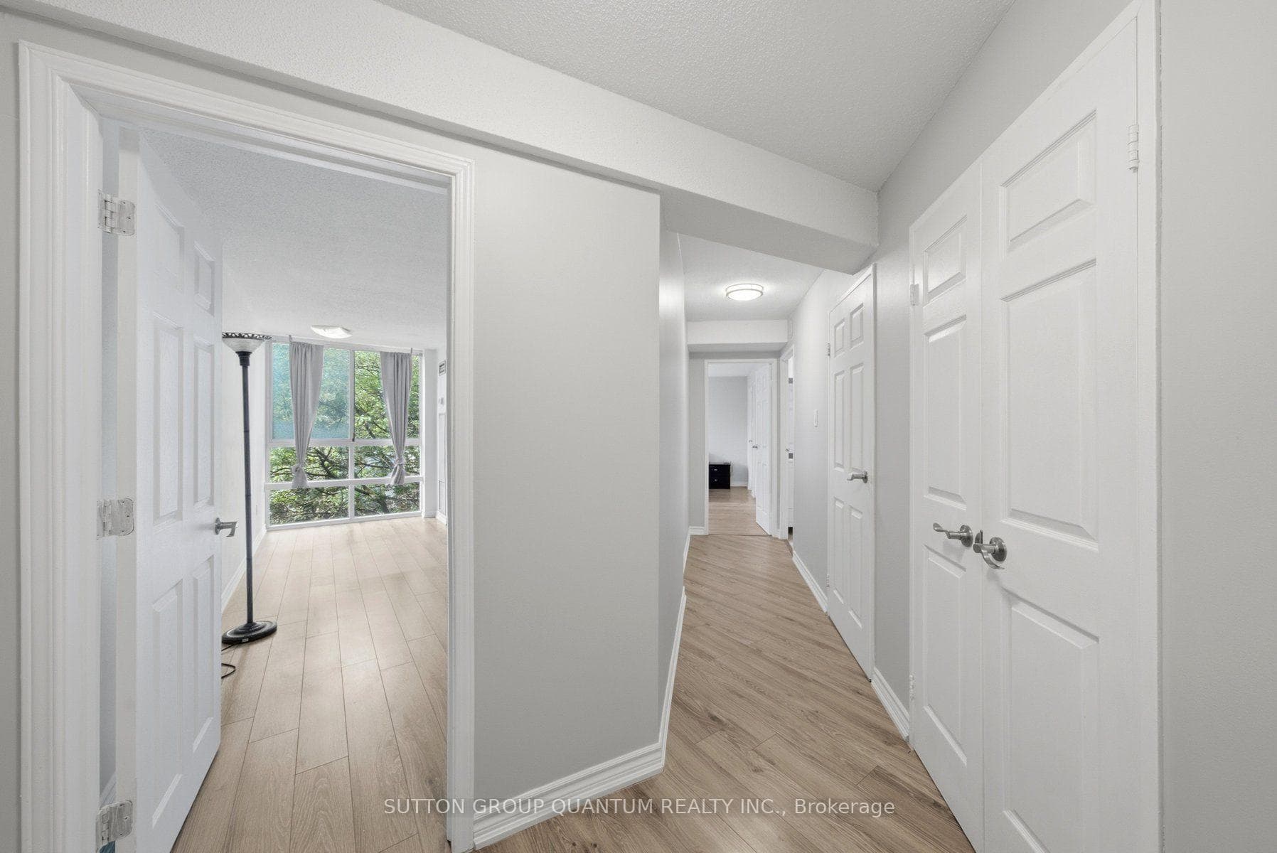 3650 Kaneff Crescent Unit 304 photo 17