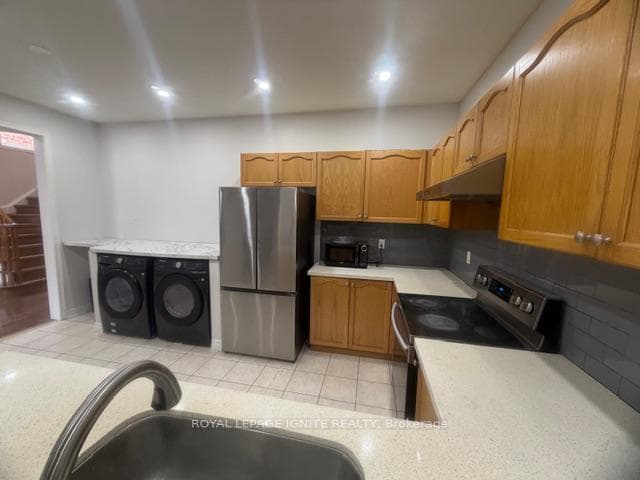 110 Pantomine Boulevard Unit Main photo 4
