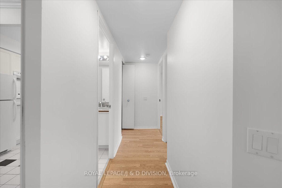 21 Overlea Boulevard Unit 1306 photo 13