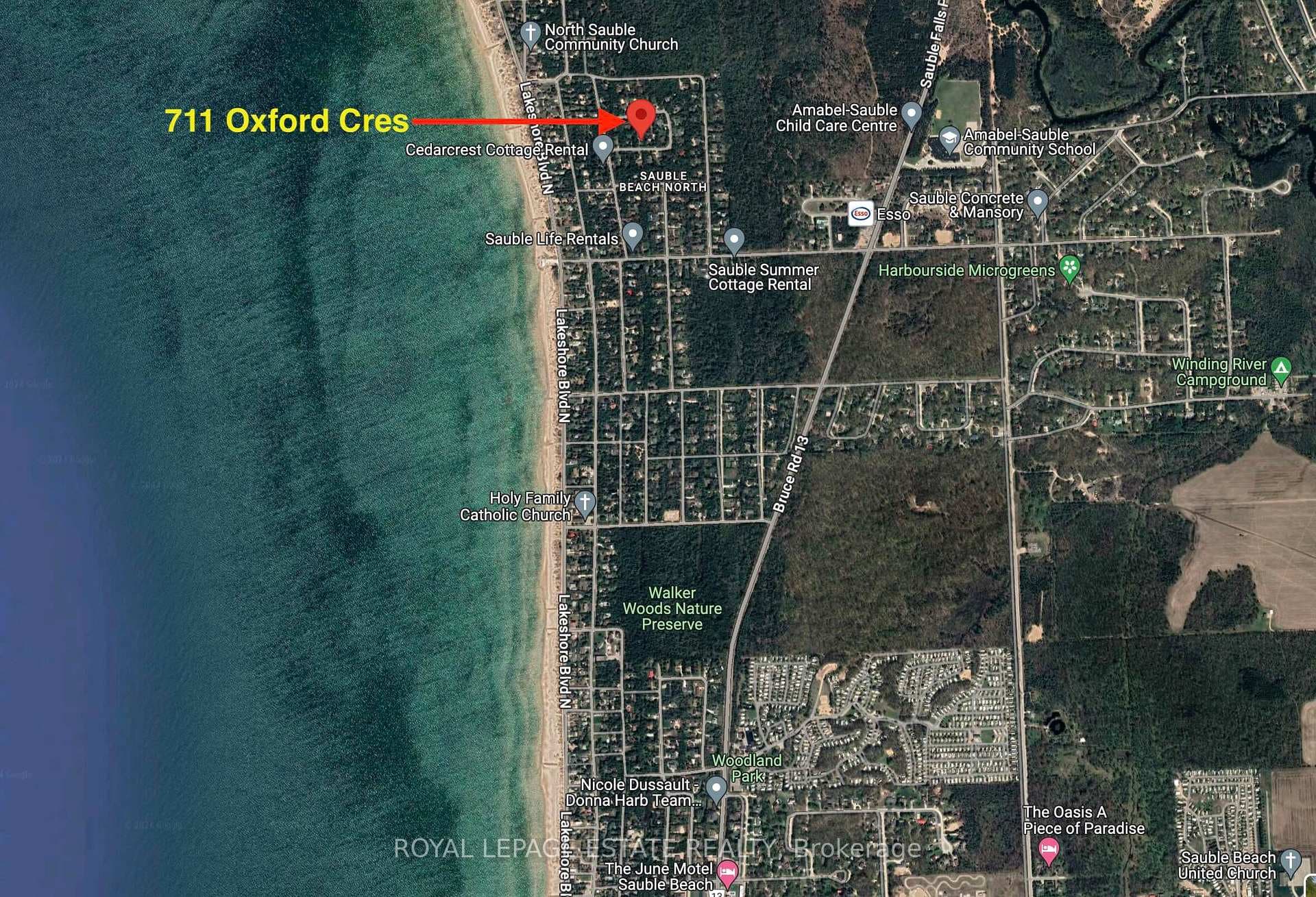711 Oxford Crescent photo 3