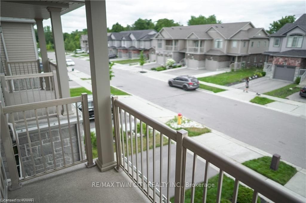 76 Meadowridge Street photo 22