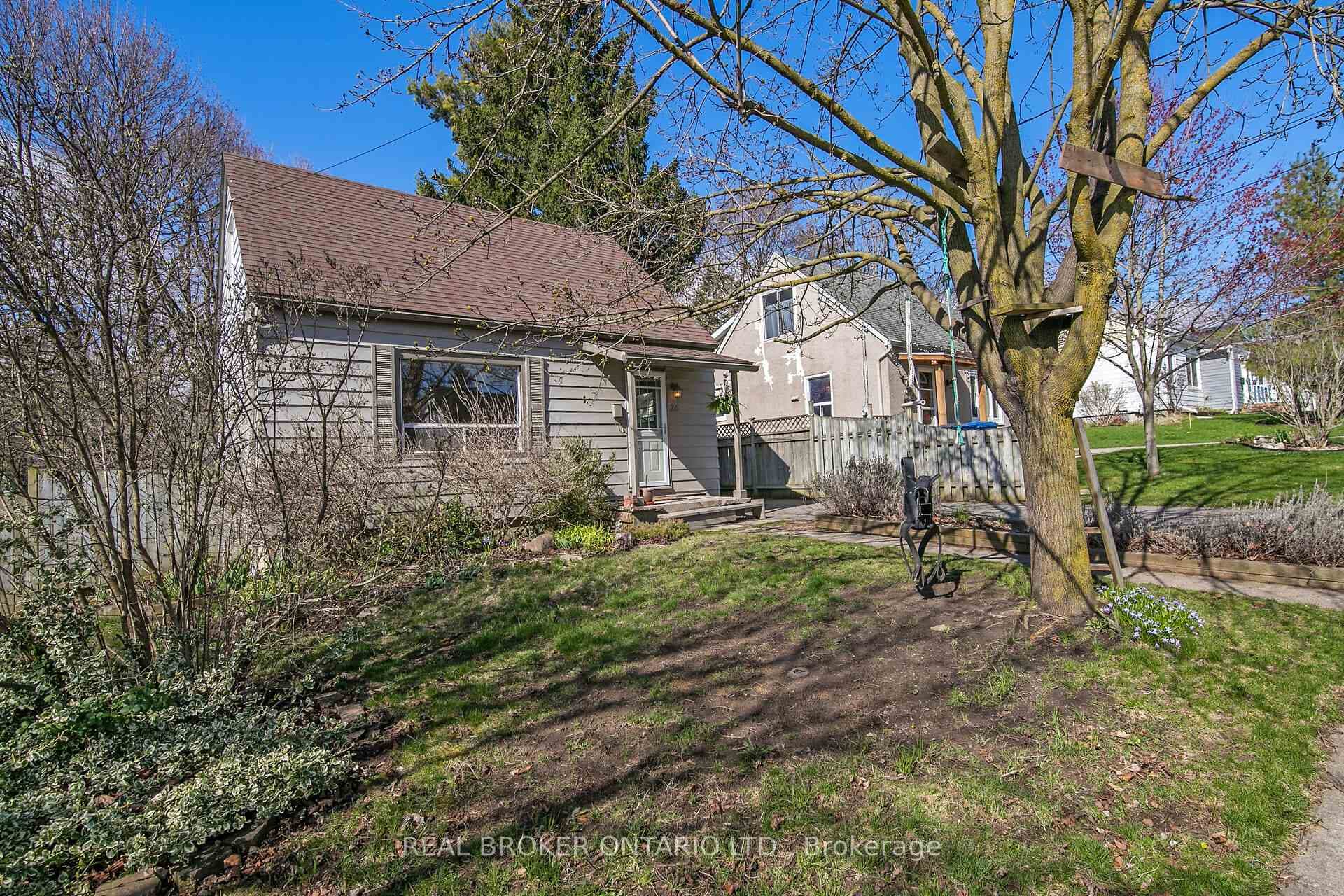 26 Memorial Crescent photo 3