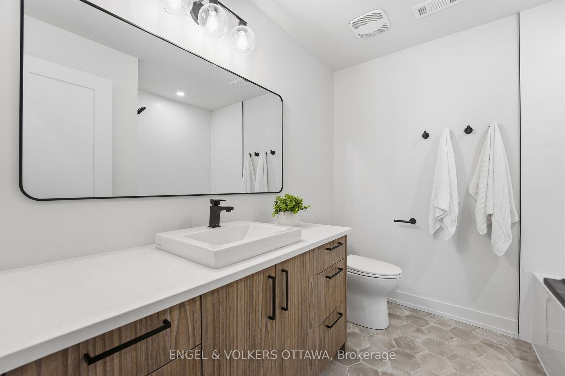 557 Bayview Drive photo 26