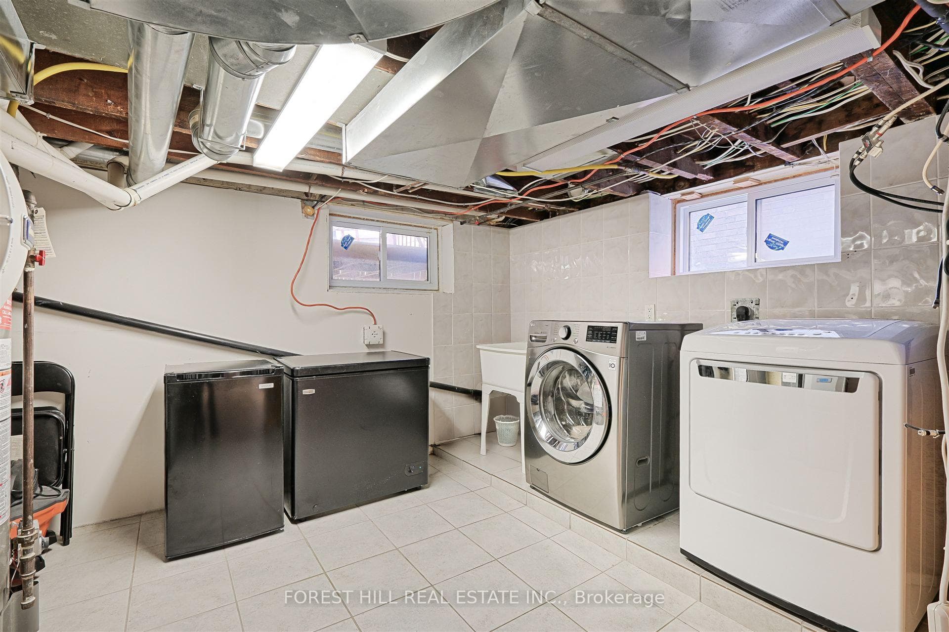 16 Chambers Avenue photo 27