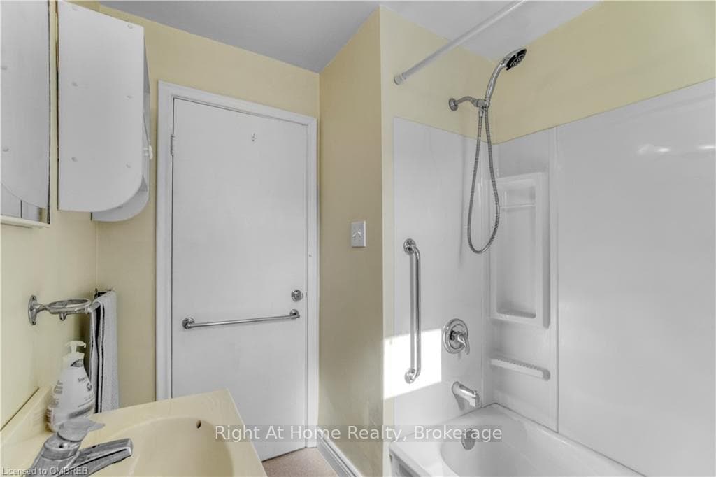 35 Elder Avenue photo 27