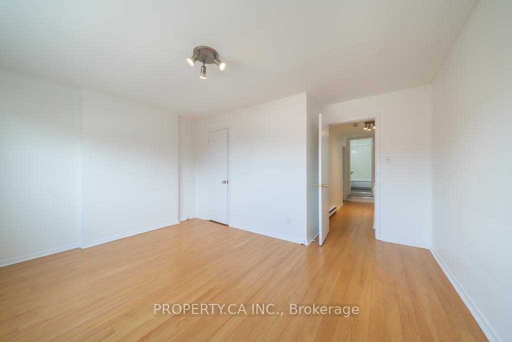 281 Augusta Avenue Unit 2-3 photo 4