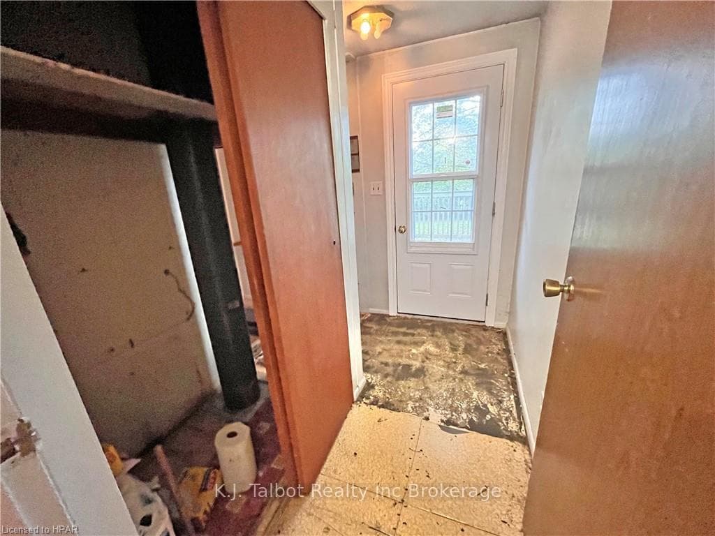 342 COMOX Crescent photo 25