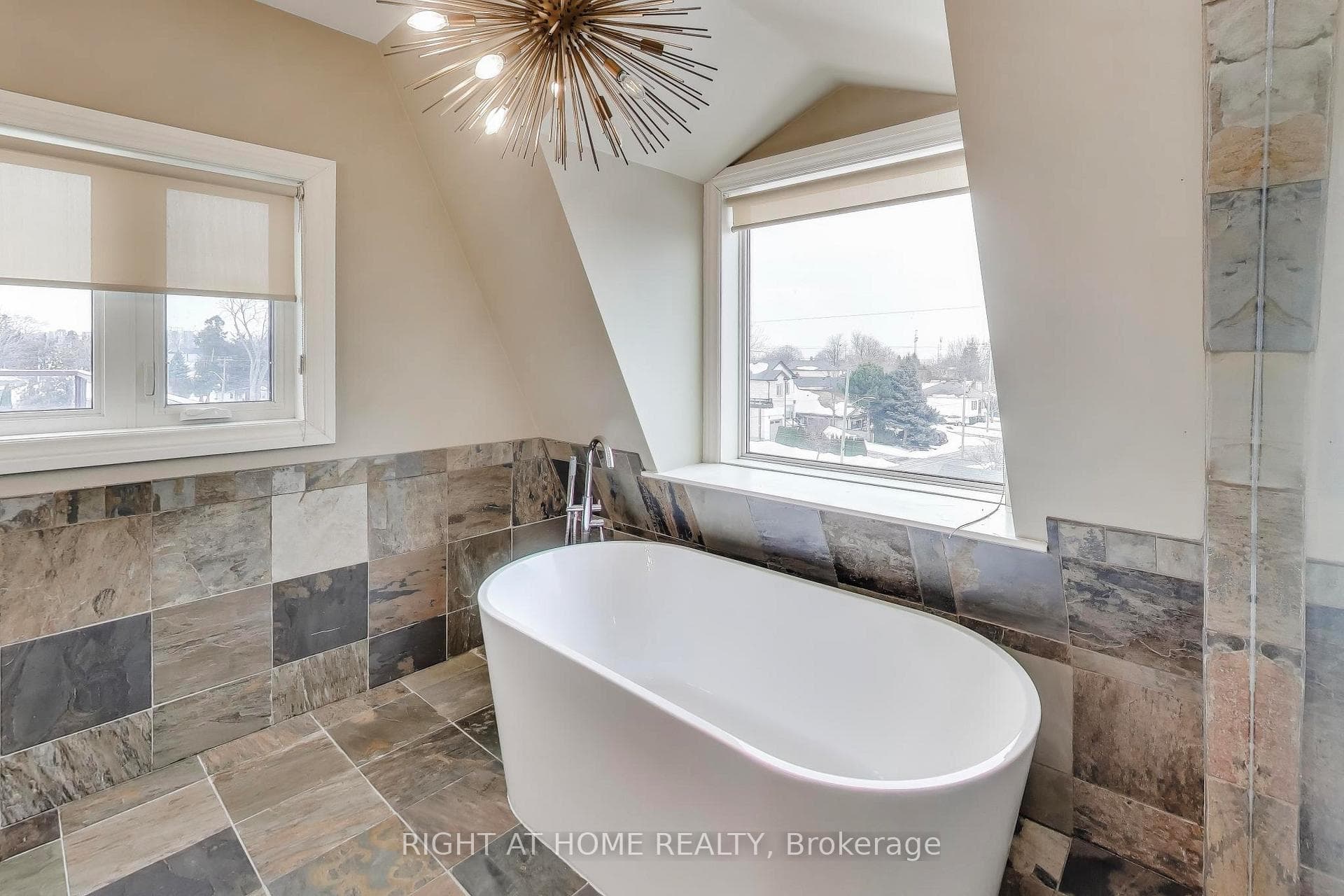 1090 Westmount Avenue photo 34