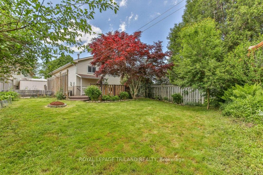 76 SPEIGHT Crescent photo 34