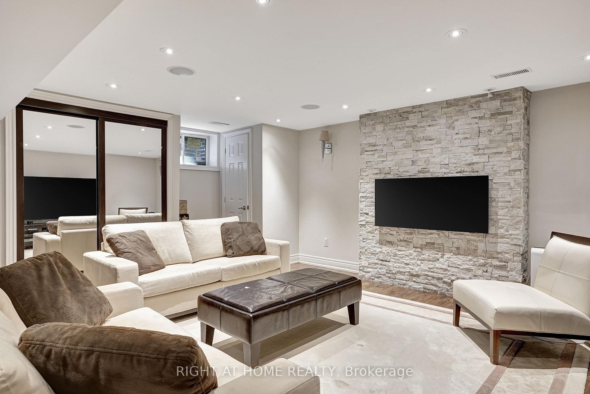 461 Lakeshore Road photo 22
