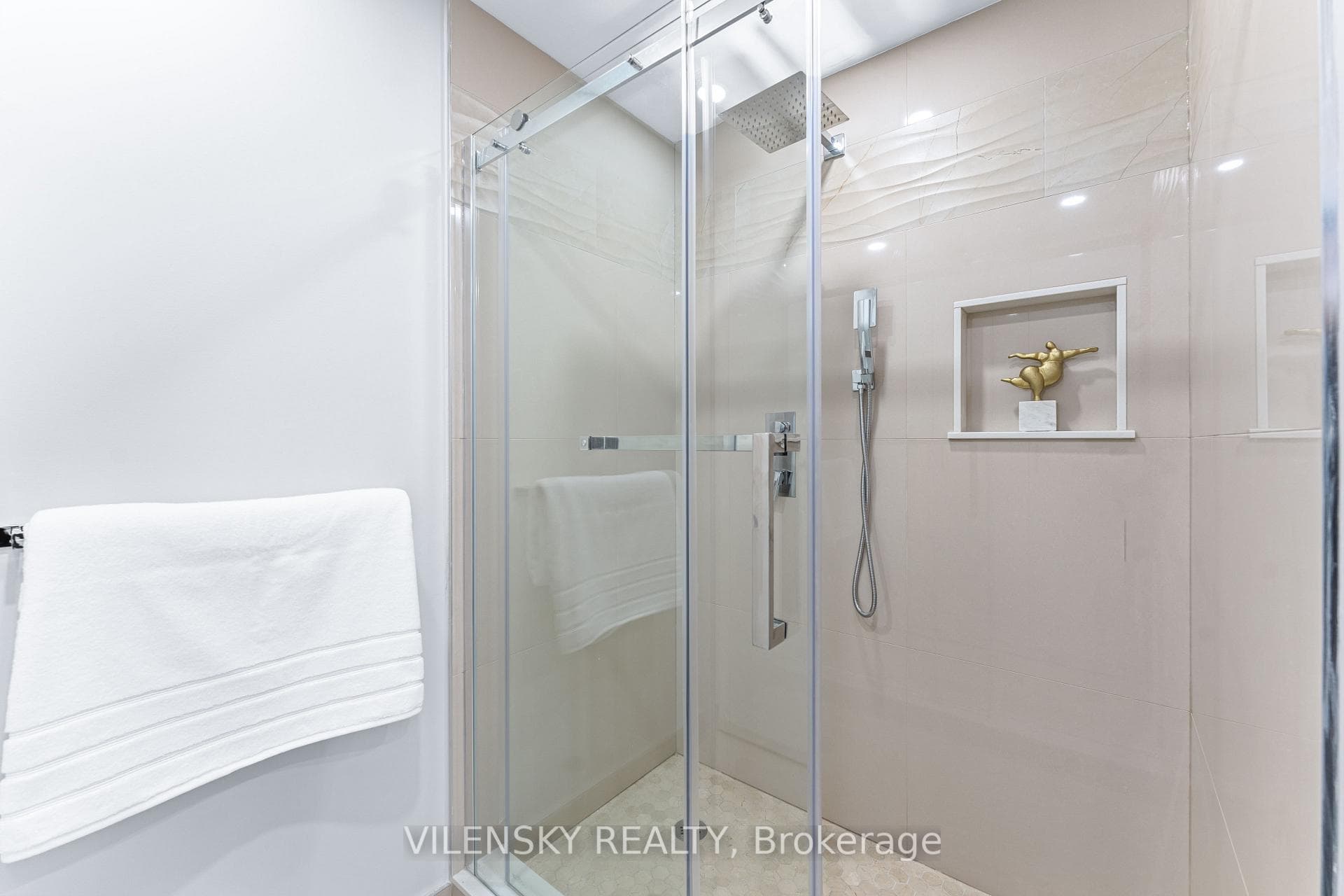 7 Townsgate Drive Unit 1808 photo 25