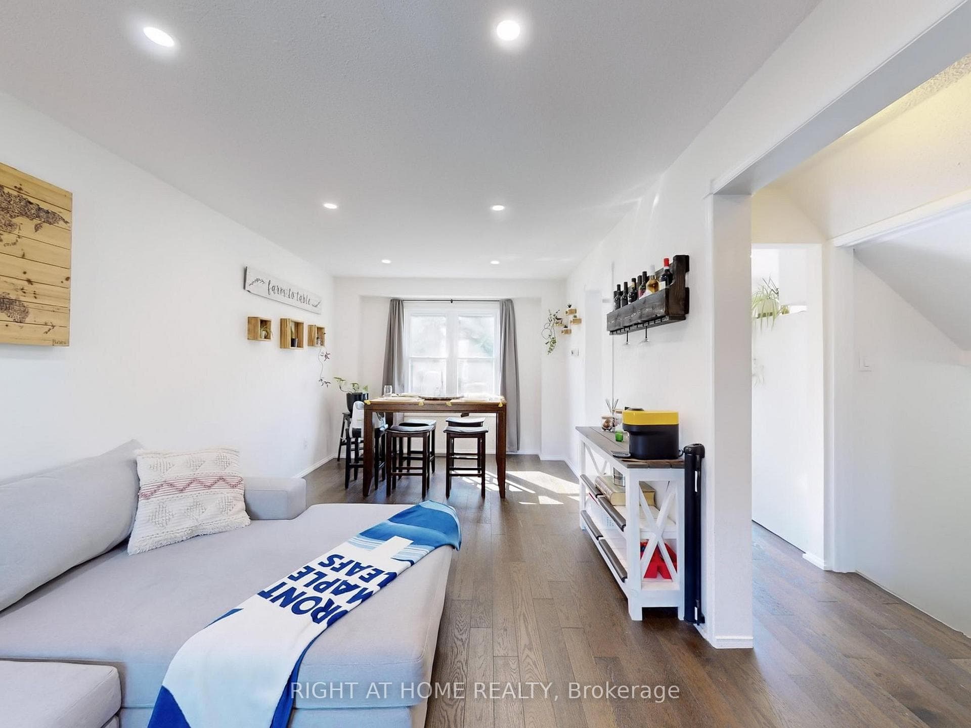 2231 Chalmers Crescent photo 8