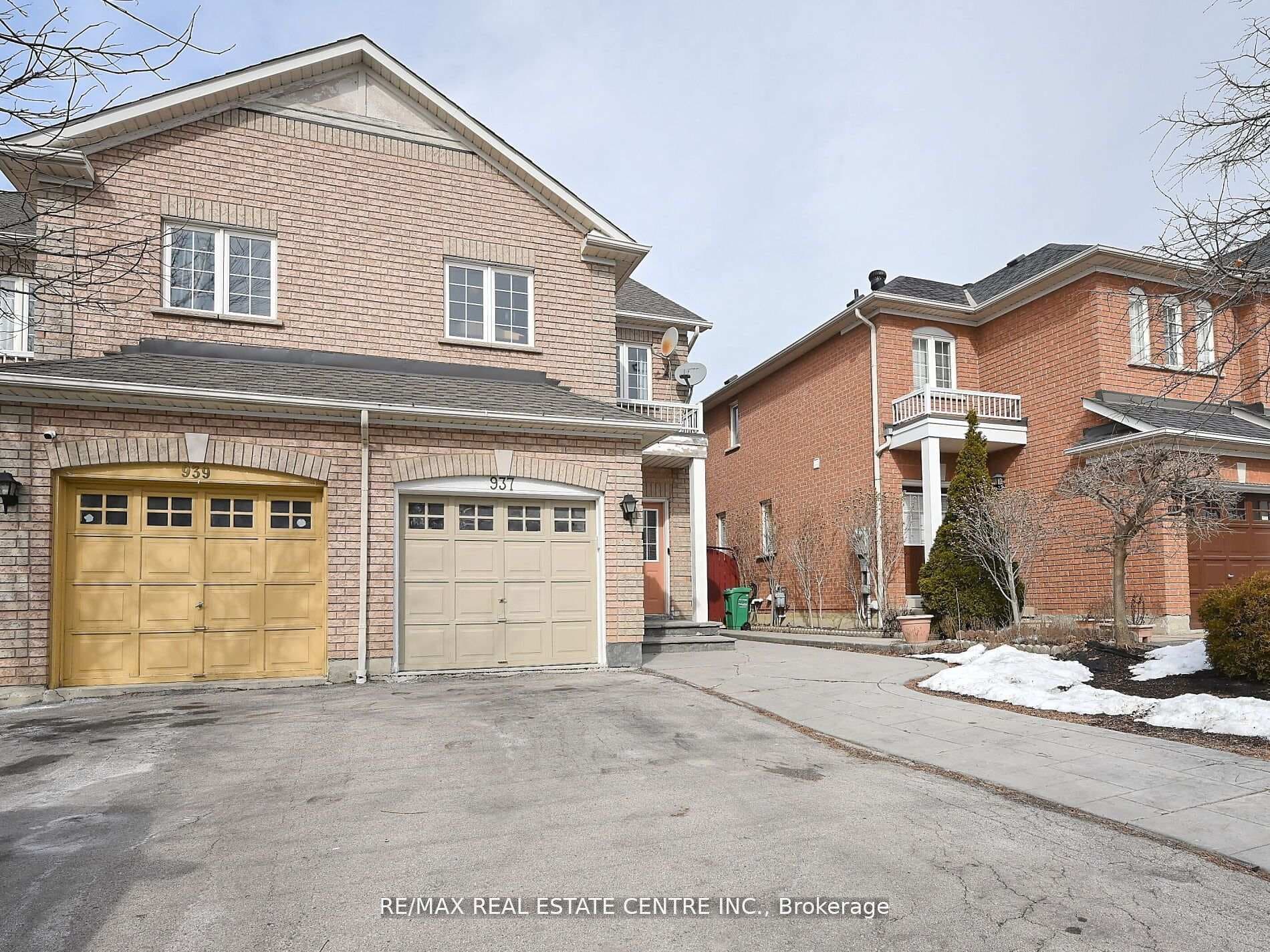 937 Tambourine Terrace photo 3